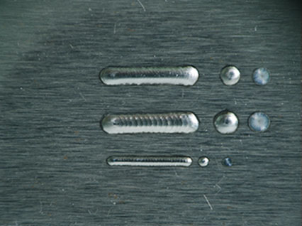 <a href='http://www.rzjjw.com/product/3.htm' class='text_a'>模具激光焊機</a>修復(fù)鏡面模具效果